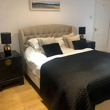2 Double Bedroom Large Modern Self Contained Apartment Free Parking Camberley Exterior foto