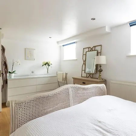 2 Double Bedroom Large Modern Self Contained Apartment Free Parking Camberley Exterior foto