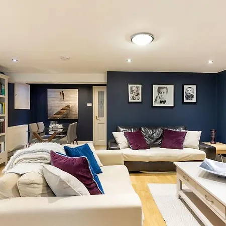 2 Double Bedroom Large Modern Self Contained Apartment Free Parking Camberley Exterior foto