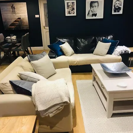 2 Double Bedroom Large Modern Self Contained Apartment Free Parking Camberley Exterior foto