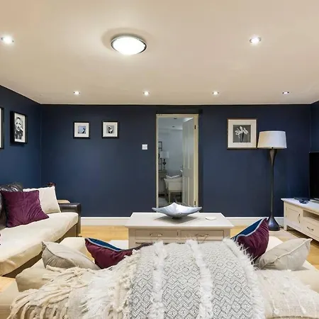 2 Double Bedroom Large Modern Self Contained Apartment Free Parking Camberley Exterior foto