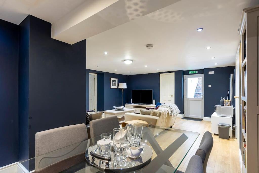 Apartment 2 Double Bedroom Large Modern Self Contained Free Parking Camberley