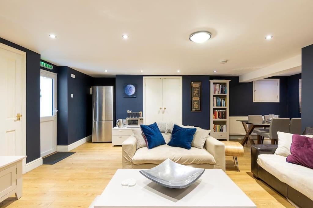 2 Double Bedroom Large Modern Self Contained Free Parking