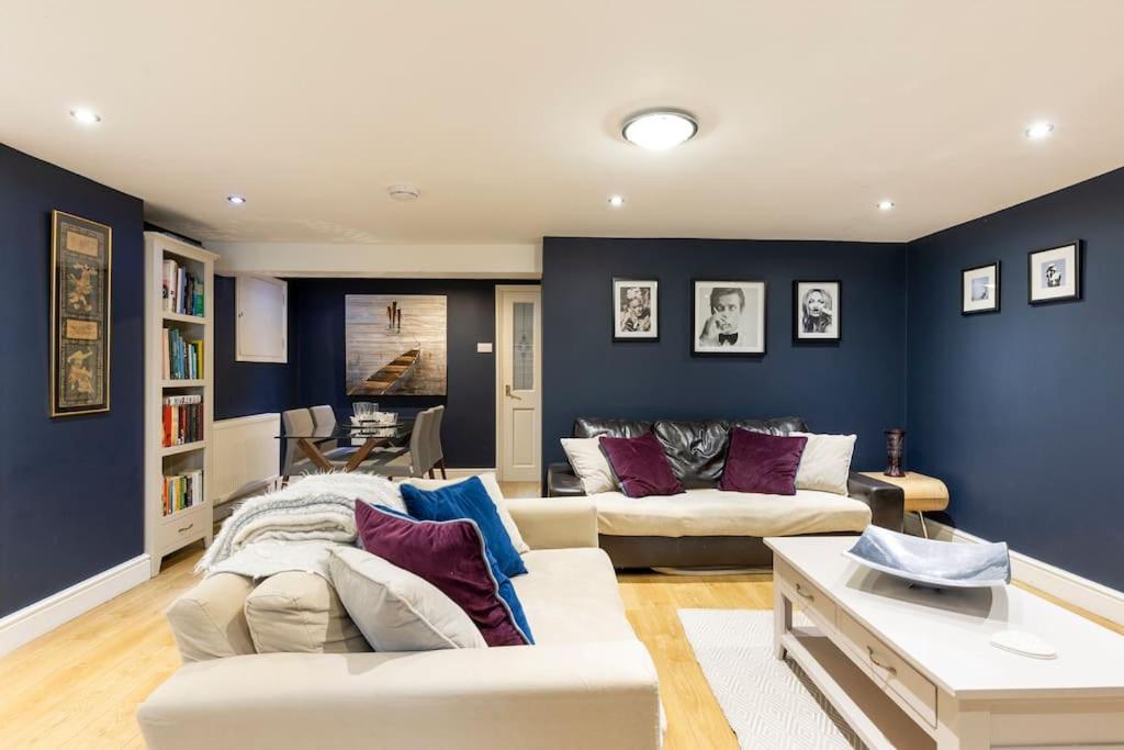 Apartment 2 Double Bedroom Large Modern Self Contained Free Parking