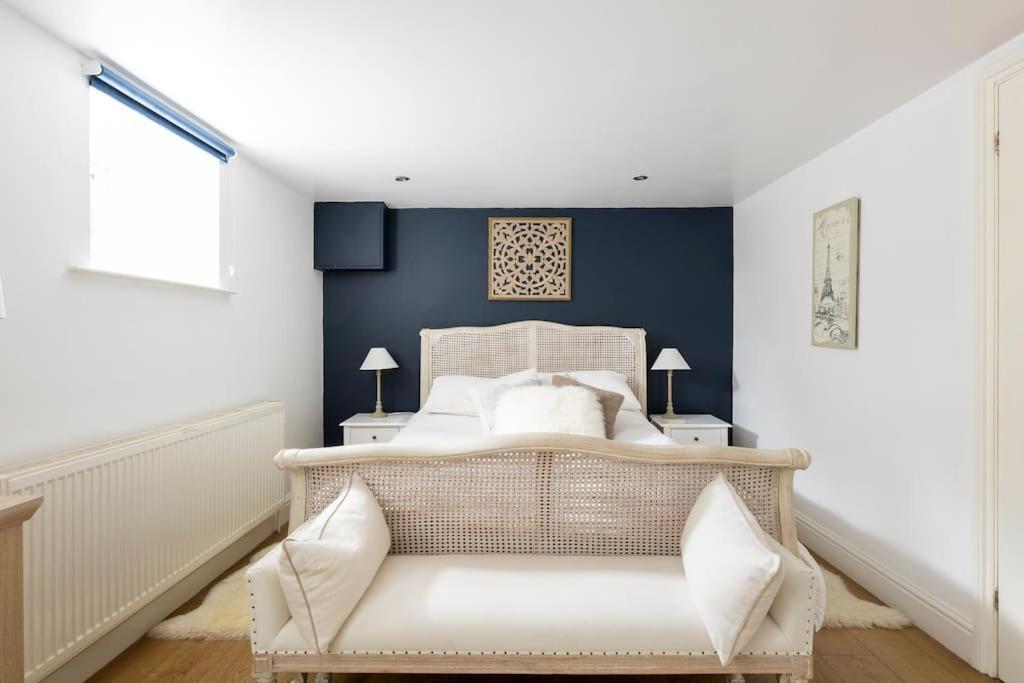 2 Double Bedroom Large Modern Self Contained Free Parking